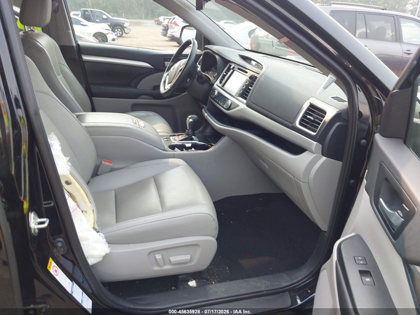 2019 Toyota Highlander VIN 5TDJZRFH2KS619971 IAAI salvage auction — SIDE, Salvage Title, sold $10,000 on 2026-08-01 (photo 5)