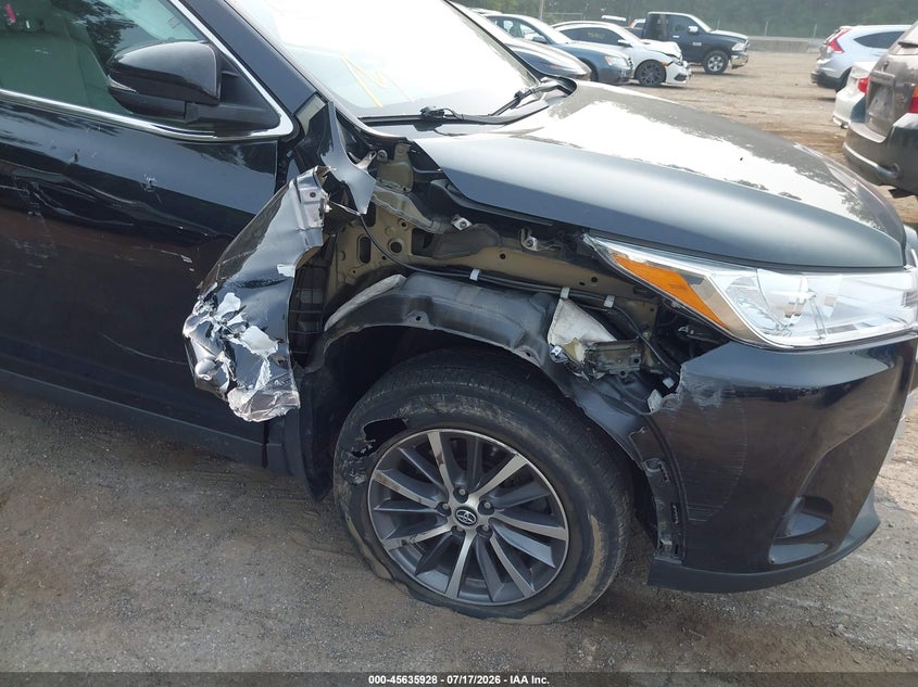 2019 Toyota Highlander VIN 5TDJZRFH2KS619971 IAAI salvage auction — SIDE, Salvage Title, sold $10,000 on 2026-08-01 (photo 6)