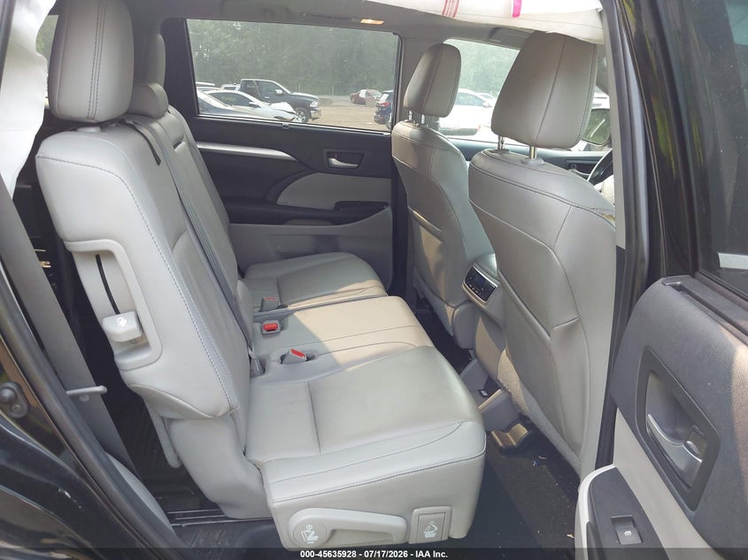 2019 Toyota Highlander VIN 5TDJZRFH2KS619971 IAAI salvage auction — SIDE, Salvage Title, sold $10,000 on 2026-08-01 (photo 8)