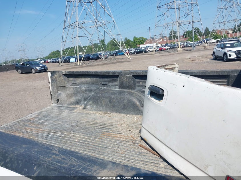 2006 Gmc SIERRA VIN 1GTHK24U46E122006 IAAI salvage auction — SIDE, Salvage (Pennsylvania), sold $550 on 2026-07-29 (photo 8)