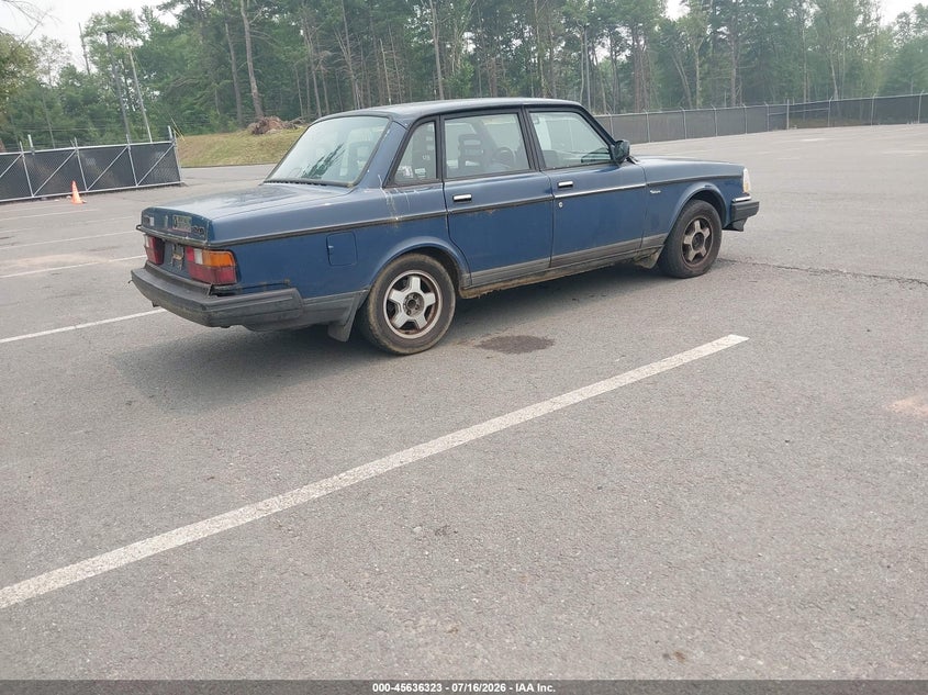 1992 Volvo 240 VIN YV1AS8802N1471029 IAAI salvage auction — NORMAL WEAR, Clear (Michigan), sold $425 on 2026-07-30 (photo 4)