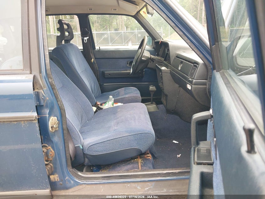 1992 Volvo 240 VIN YV1AS8802N1471029 IAAI salvage auction — NORMAL WEAR, Clear (Michigan), sold $425 on 2026-07-30 (photo 5)
