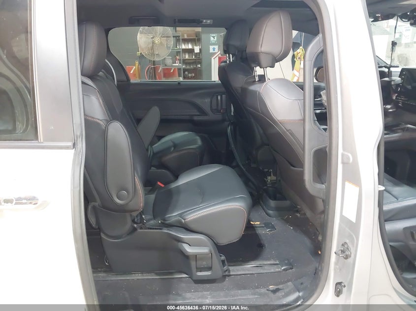 2022 Toyota Sienna VIN 5TDDSKFC9NS065779 IAAI salvage auction — FRONT END, Salvage Title, sold $9,900 on 2026-08-02 (photo 8)