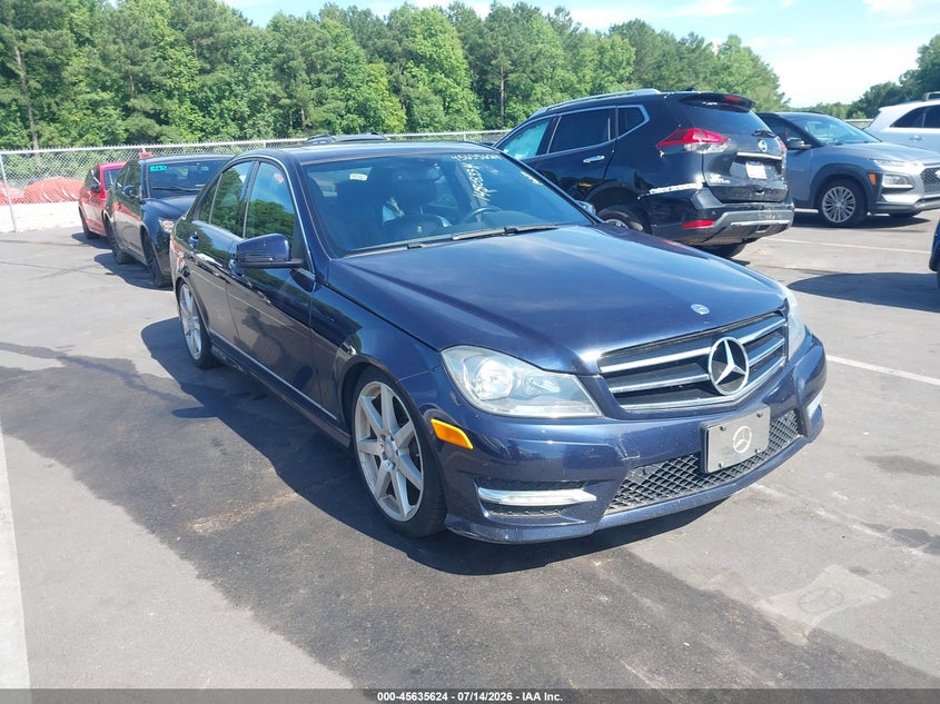 2014 Mercedes-benz C-klasse VIN WDDGF8AB4EA967651 IAAI salvage auction — NORMAL WEAR, Salvage Title, sold $575 on 2026-07-29 (photo 1)