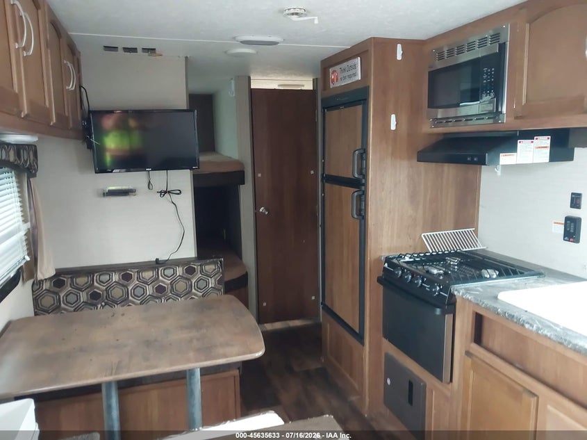 2016 Keystone Travel trailer VIN 4YDT26020G3153267 IAAI salvage auction — SIDE, Salvage (Pennsylvania), sold $25 on 2026-07-29 (photo 8)