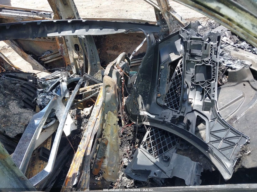 2012 Mercedes-benz C-klasse VIN WDDGF4HB8CR212712 IAAI salvage auction — TOTAL BURN, Wait Title, sold $175 on 2026-08-14 (photo 5)
