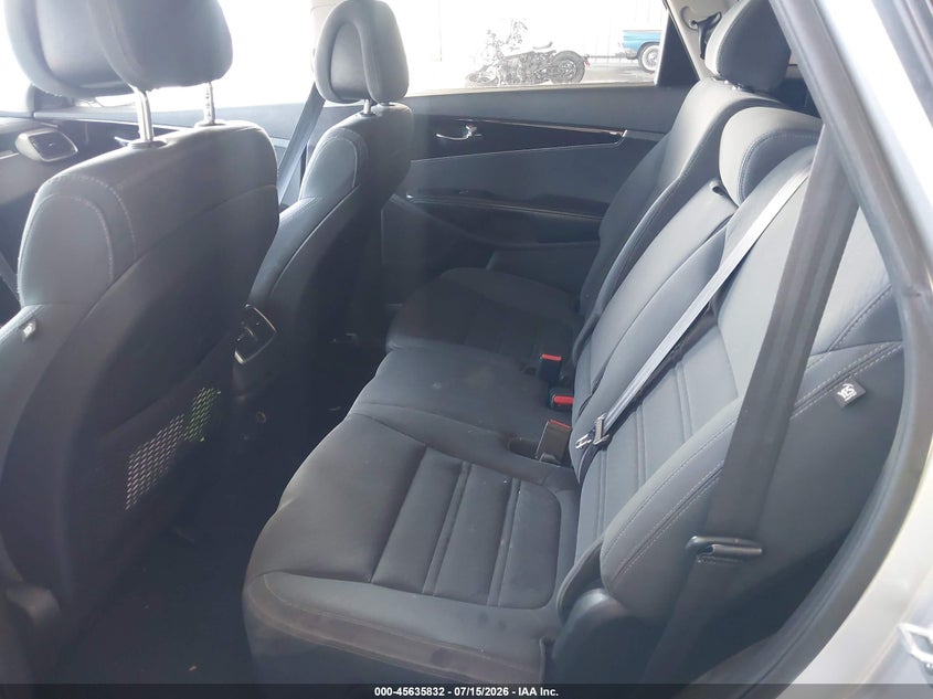 2016 Kia Sorento VIN 5XYPG4A37GG117590 IAAI salvage auction — REAR END, Rebuildable (Florida), sold $675 on 2026-07-22 (photo 8)