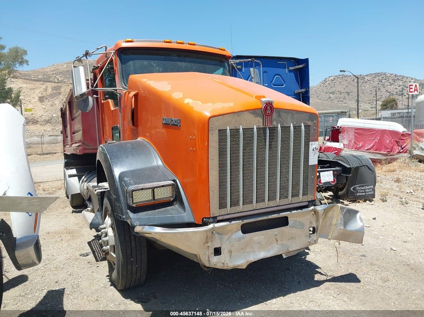 2012 Kenworth Construction VIN 1XKDD49X2CJ330383 — IAAI salvage auction photo