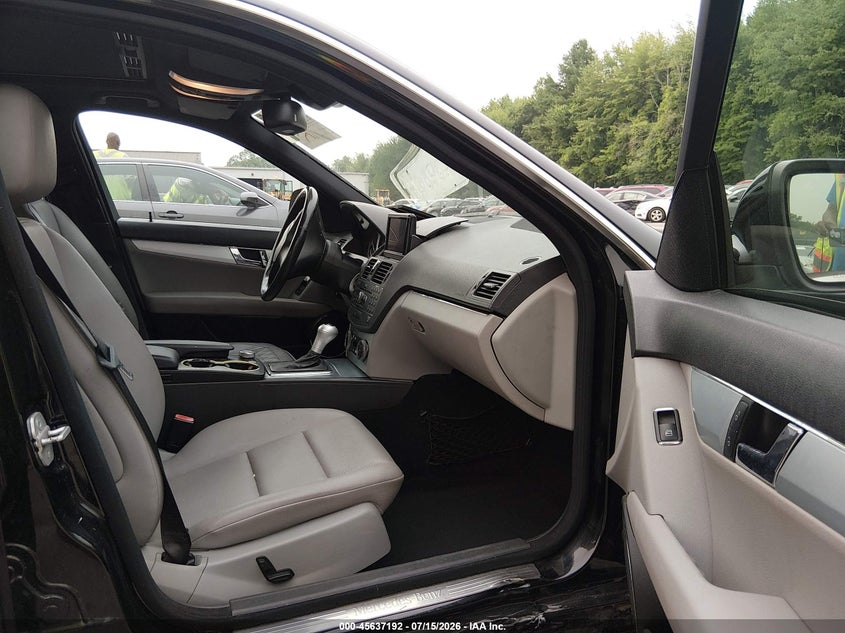 2008 Mercedes-benz C class VIN WDDGF81X18F096386 IAAI salvage auction — RIGHT FRONT, Salvage (Connecticut), sold $600 on 2026-08-06 (photo 5)