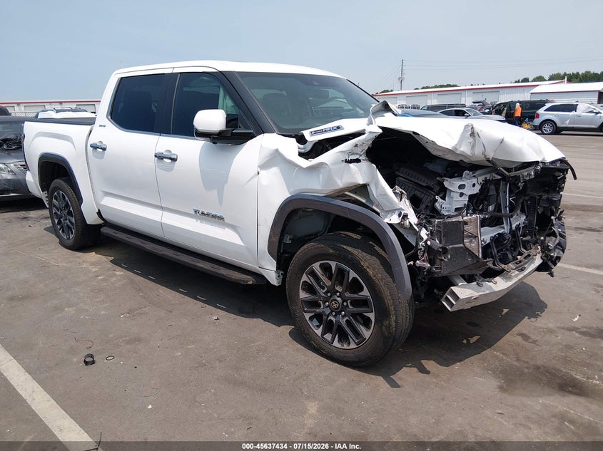 2025 Toyota Tundra VIN 5TFJC5DB8SX093204 — IAAI salvage auction photo
