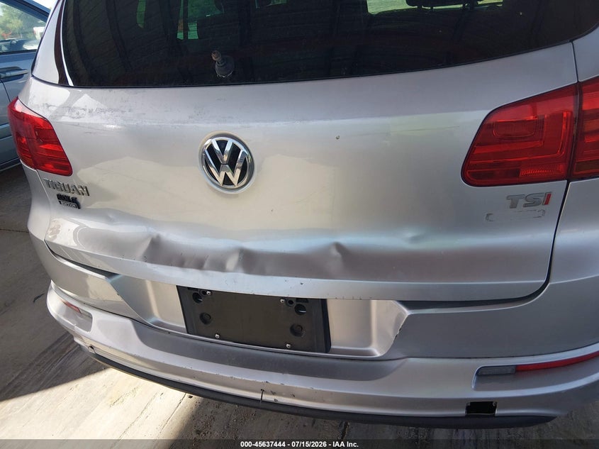 2017 Volkswagen Tiguan VIN WVGUV7AX7HK010902 IAAI salvage auction — NORMAL WEAR, Clear (Florida), sold $2,500 on 2026-07-28 (photo 6)