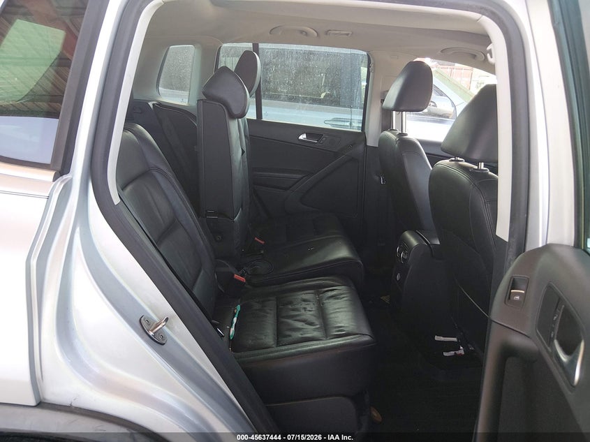 2017 Volkswagen Tiguan VIN WVGUV7AX7HK010902 IAAI salvage auction — NORMAL WEAR, Clear (Florida), sold $2,500 on 2026-07-28 (photo 8)