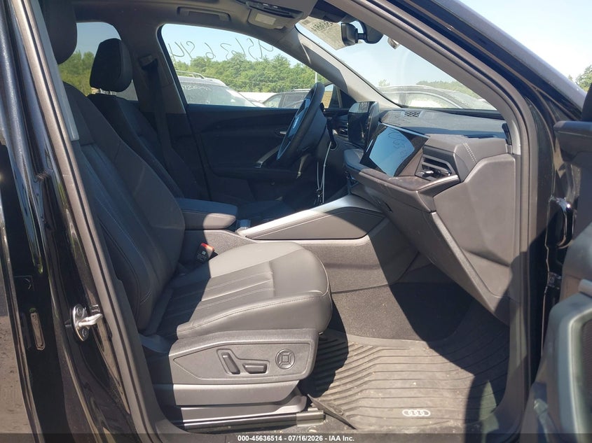 2025 Audi Q5 VIN WA1EAAGU2S2041796 IAAI salvage auction — REAR END, Salvage Title, sold $22,500 on 2026-08-19 (photo 5)