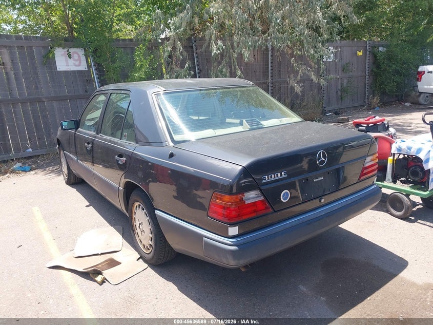 1992 Mercedes-benz 300 VIN WDBEA30E6NB613038 IAAI salvage auction — NORMAL WEAR, Clear (Colorado), sold $725 on 2026-07-28 (photo 3)