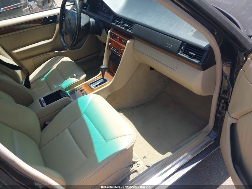1992 Mercedes-benz 300 VIN WDBEA30E6NB613038 IAAI salvage auction — NORMAL WEAR, Clear (Colorado), sold $725 on 2026-07-28 (photo 5)