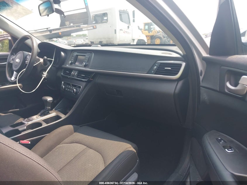 2017 Kia Optima VIN 5XXGT4L33HG156174 IAAI salvage auction — NORMAL WEAR, Salvage Title, sold $750 on 2026-07-27 (photo 5)