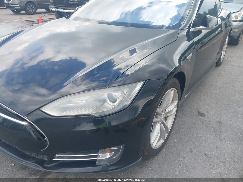 2014 Tesla Model s VIN 5YJSA1H16EFP45613 IAAI salvage auction — NORMAL WEAR, Salvage Title, sold $1,850 on 2026-07-29 (photo 6)