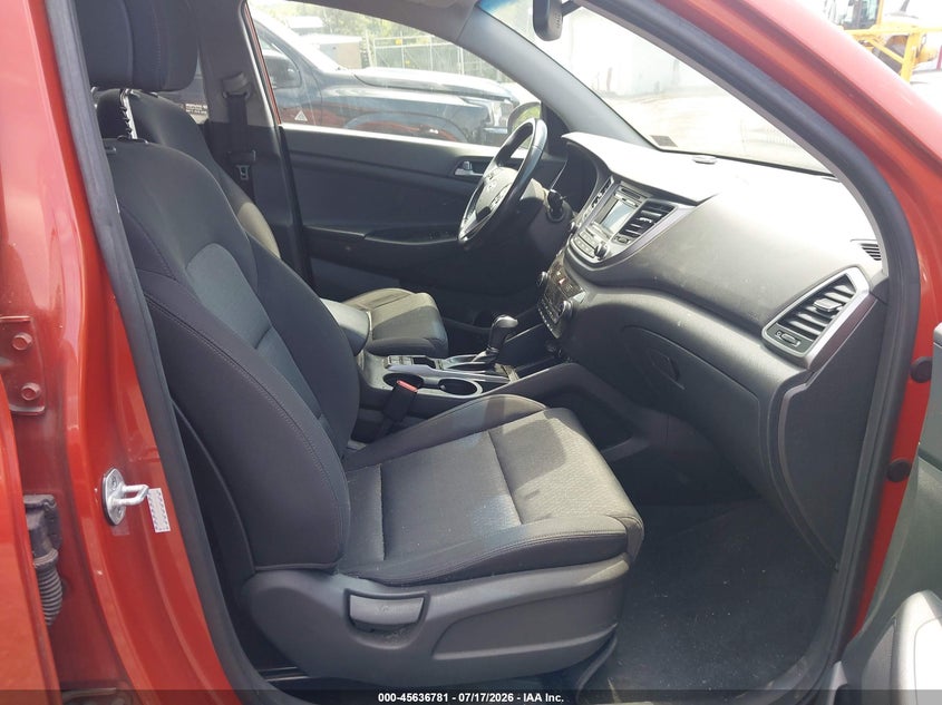 2017 Hyundai Tucson VIN KM8J3CA24HU557345 IAAI salvage auction — NORMAL WEAR, Clear (Pennsylvania), sold $900 on 2026-07-28 (photo 5)