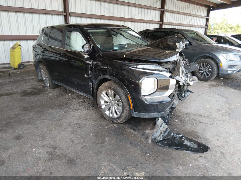 2025 Mitsubishi Outlander VIN JA4J3UA86SZ015666 IAAI salvage auction — FRONT & REAR, Wait Title, sold $3,700 on 2026-08-26 (photo 1)