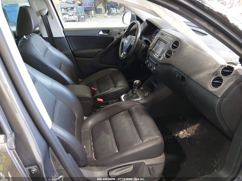 2016 Volkswagen Tiguan VIN WVGBV7AXXGW522927 IAAI salvage auction — FRONT END, Salvage Title, sold $1,700 on 2026-08-19 (photo 5)