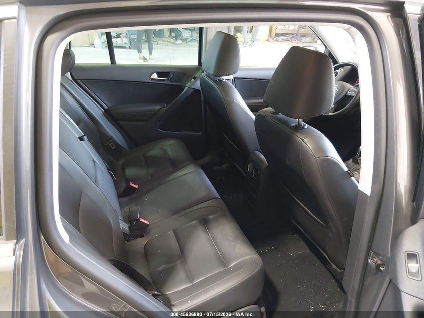 2016 Volkswagen Tiguan VIN WVGBV7AXXGW522927 IAAI salvage auction — FRONT END, Salvage Title, sold $1,700 on 2026-08-19 (photo 8)