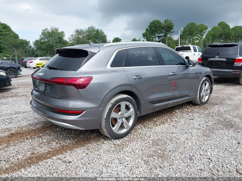 2019 Audi E-tron VIN WA1LAAGE6KB008283 IAAI salvage auction — UNKNOWN, Wait Title, sold $13,200 on 2026-08-24 (photo 4)