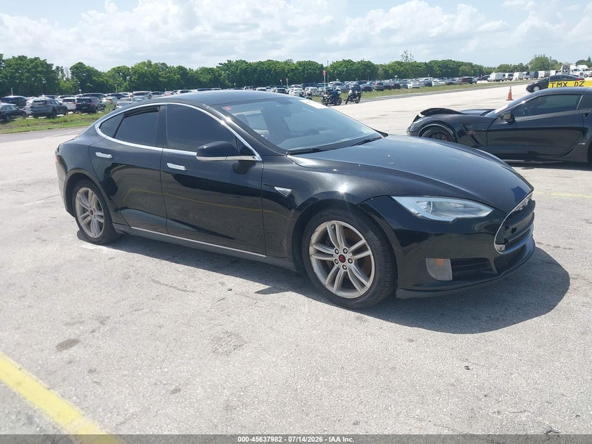 2013 Tesla Model s VIN 5YJSA1CG3DFP24860 IAAI salvage auction — NORMAL WEAR, Salvage Title, sold $1,975 on 2026-07-30 (photo 1)