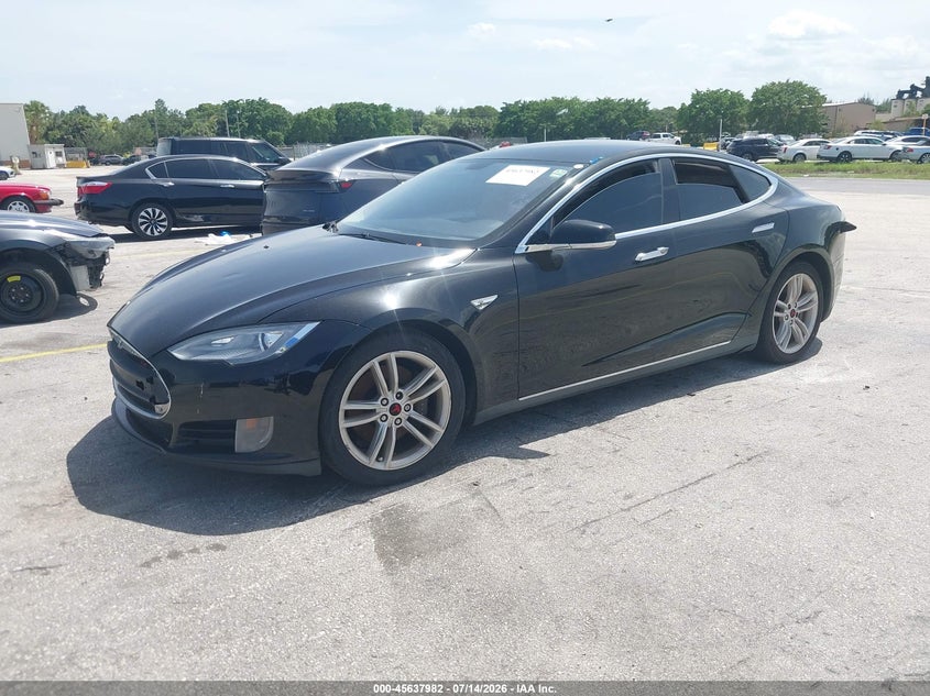 2013 Tesla Model s VIN 5YJSA1CG3DFP24860 IAAI salvage auction — NORMAL WEAR, Salvage Title, sold $1,975 on 2026-07-30 (photo 2)