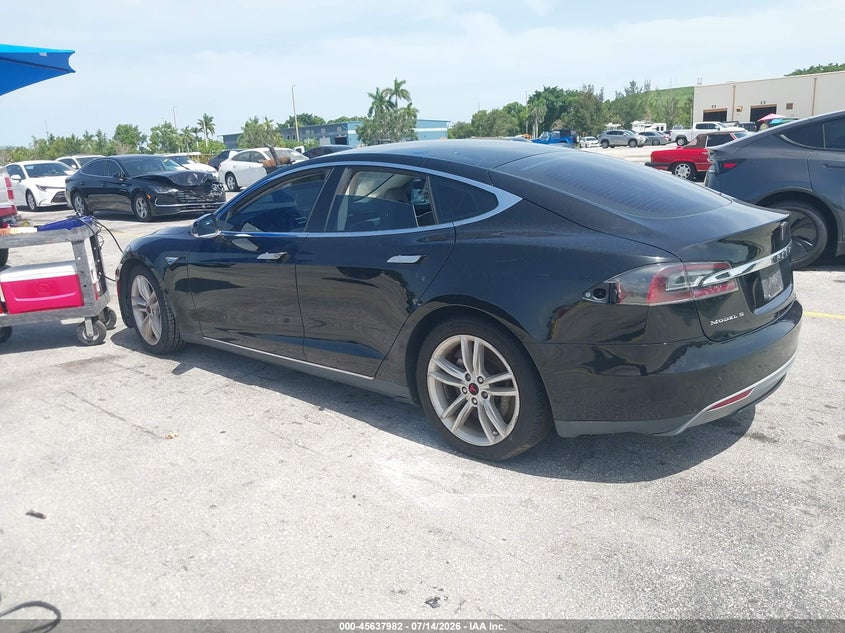 2013 Tesla Model s VIN 5YJSA1CG3DFP24860 IAAI salvage auction — NORMAL WEAR, Salvage Title, sold $1,975 on 2026-07-30 (photo 3)