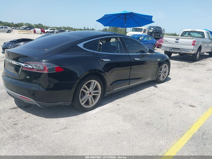 2013 Tesla Model s VIN 5YJSA1CG3DFP24860 IAAI salvage auction — NORMAL WEAR, Salvage Title, sold $1,975 on 2026-07-30 (photo 4)