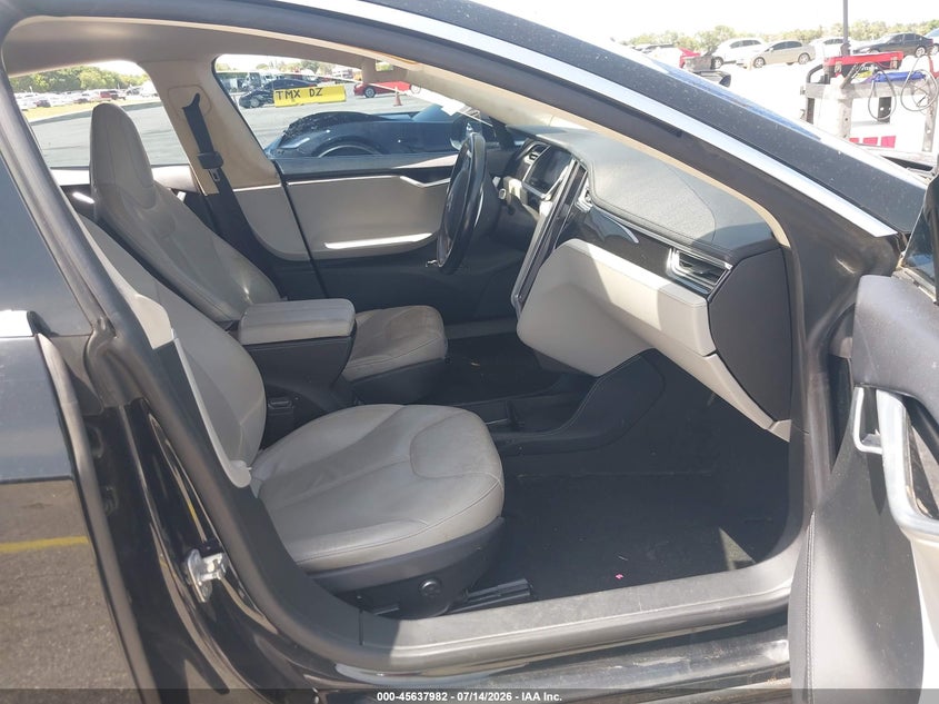 2013 Tesla Model s VIN 5YJSA1CG3DFP24860 IAAI salvage auction — NORMAL WEAR, Salvage Title, sold $1,975 on 2026-07-30 (photo 5)