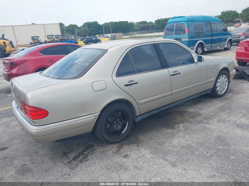 1999 Mercedes-benz E-class VIN WDBJF65H9XA930518 IAAI salvage auction — RIGHT FRONT, Clear (Florida), sold $400 on 2026-07-30 (photo 4)