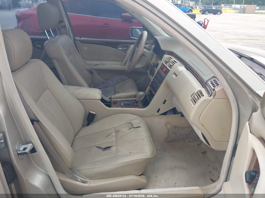 1999 Mercedes-benz E-class VIN WDBJF65H9XA930518 IAAI salvage auction — RIGHT FRONT, Clear (Florida), sold $400 on 2026-07-30 (photo 5)