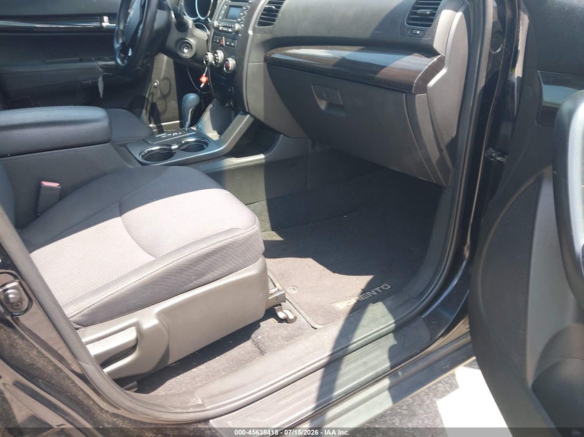 2011 Kia Sorento VIN 5XYKT4A11BG134060 IAAI salvage auction — NORMAL WEAR, Clear (Illinois), sold $275 on 2026-07-29 (photo 5)