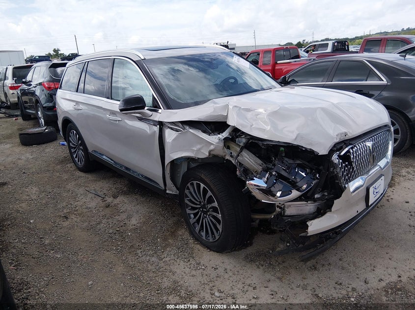 2023 Lincoln Aviator VIN 5LM5J7XC5PGL02566 — IAAI salvage auction photo