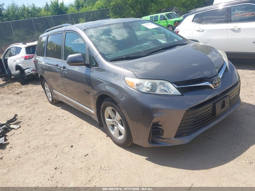 2018 Toyota Sienna VIN 5TDKZ3DC1JS958731 — IAAI salvage auction photo