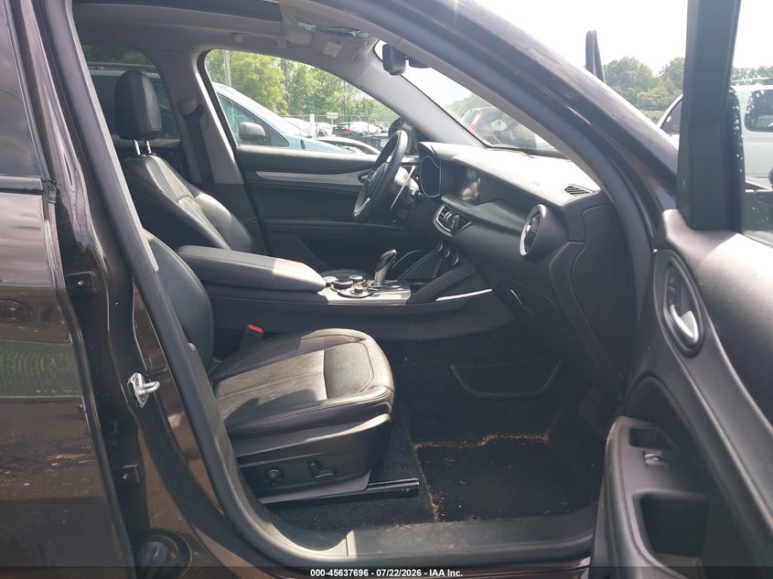 2018 Alfa romeo Stelvio VIN ZASFAKPN3J7B71572 IAAI salvage auction — FRONT END, Clear (Virginia), sold $3,700 on 2026-08-17 (photo 5)