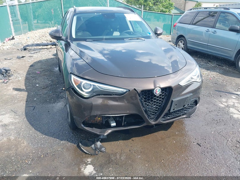 2018 Alfa romeo Stelvio VIN ZASFAKPN3J7B71572 IAAI salvage auction — FRONT END, Clear (Virginia), sold $3,700 on 2026-08-17 (photo 6)