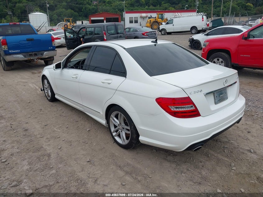 2014 Mercedes-benz VIN WDDGF8AB2EG163054 IAAI salvage auction — LEFT REAR, Wait Title, sold $1,450 on 2026-08-11 (photo 3)