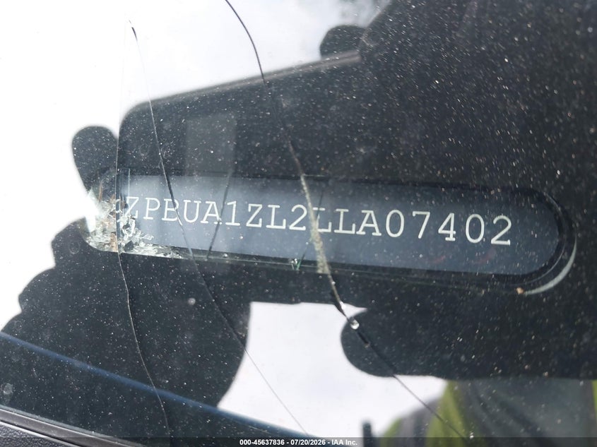2020 Lamborghini Urus VIN ZPBUA1ZL2LLA07402 IAAI salvage auction — FRONT & REAR, Salvage Title, sold $60,000 on 2026-08-17 (photo 9)