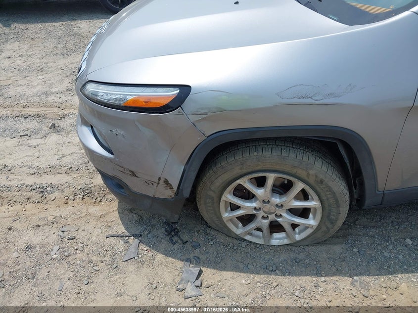 2015 Jeep Cherokee VIN 1C4PJMCS5FW685750 IAAI salvage auction — SIDE, Clear (Virginia), sold $2,000 on 2026-08-06 (photo 6)