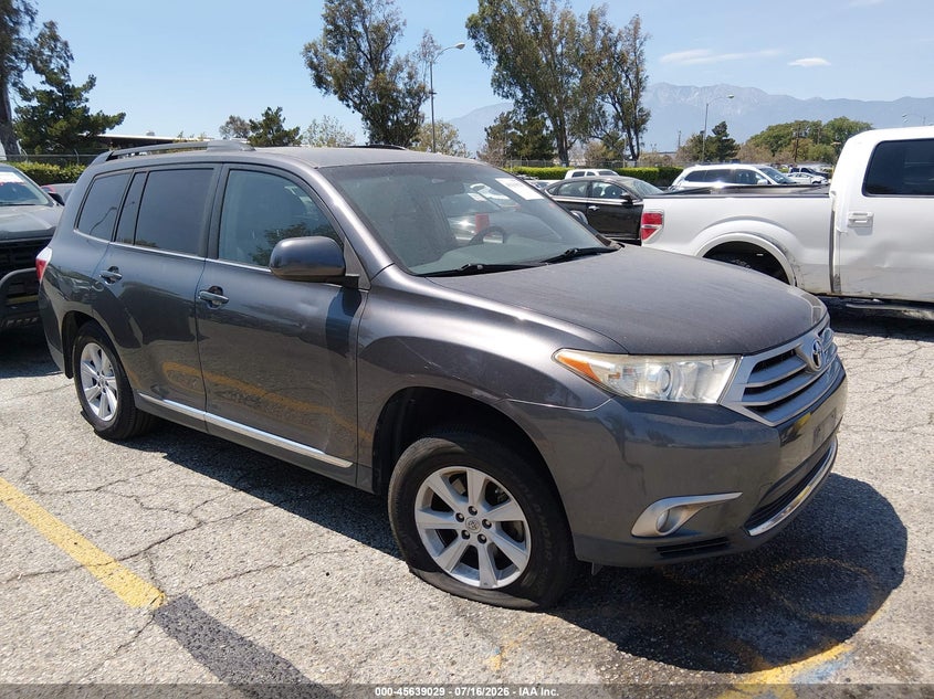 2013 Toyota Highlander VIN 5TDZK3EH0DS117131 IAAI salvage auction — SIDE, Salvage (California), sold $2,600 on 2026-07-27 (photo 1)
