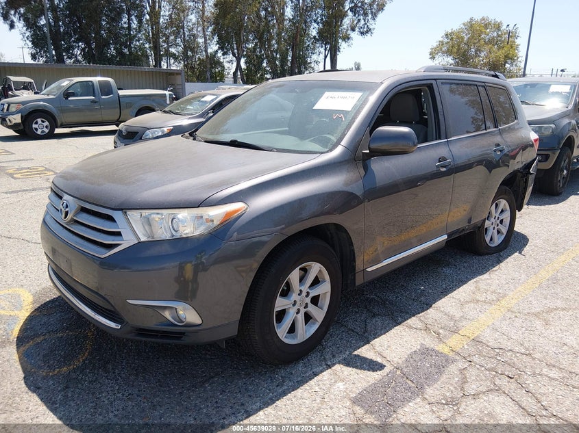 2013 Toyota Highlander VIN 5TDZK3EH0DS117131 IAAI salvage auction — SIDE, Salvage (California), sold $2,600 on 2026-07-27 (photo 2)