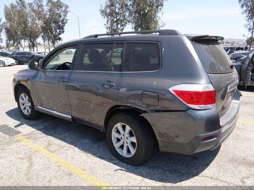 2013 Toyota Highlander VIN 5TDZK3EH0DS117131 IAAI salvage auction — SIDE, Salvage (California), sold $2,600 on 2026-07-27 (photo 3)