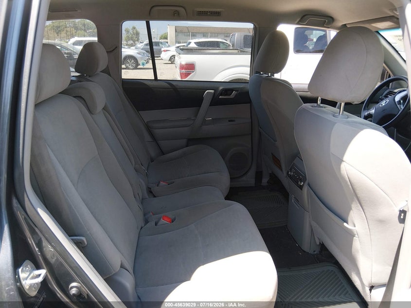 2013 Toyota Highlander VIN 5TDZK3EH0DS117131 IAAI salvage auction — SIDE, Salvage (California), sold $2,600 on 2026-07-27 (photo 8)