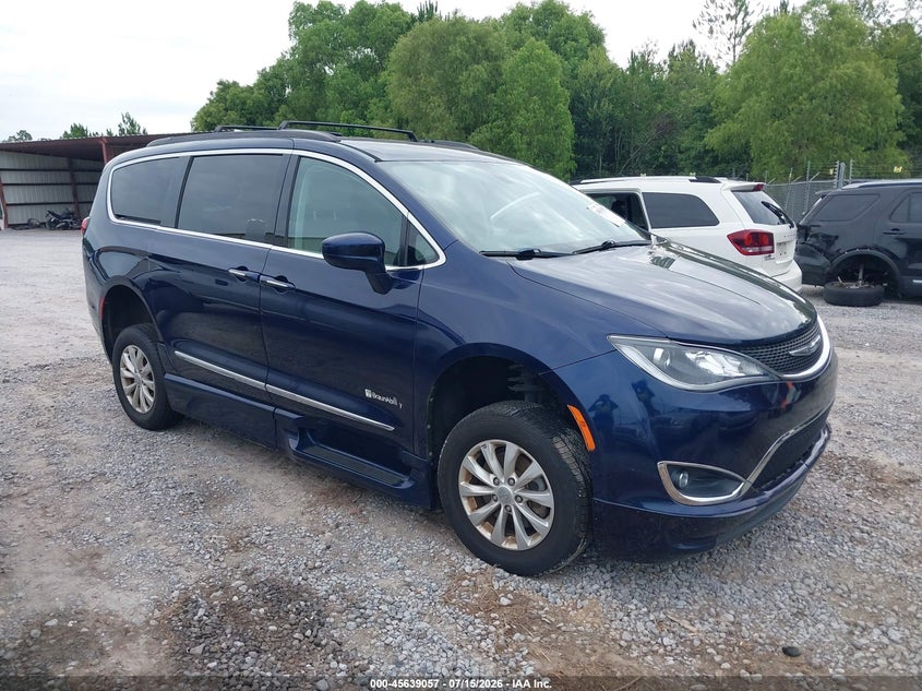 2017 Chrysler Pacifica VIN 2C4RC1BG3HR633530 IAAI salvage auction — FRESH WATER, Wait Title, sold $6,000 on 2026-09-04 (photo 1)