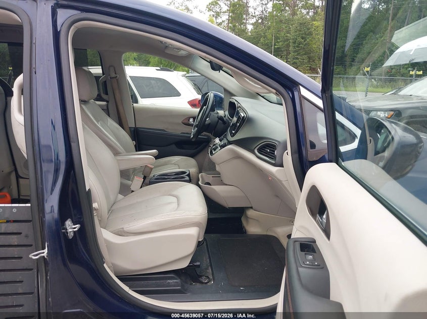2017 Chrysler Pacifica VIN 2C4RC1BG3HR633530 IAAI salvage auction — FRESH WATER, Wait Title, sold $6,000 on 2026-09-04 (photo 5)