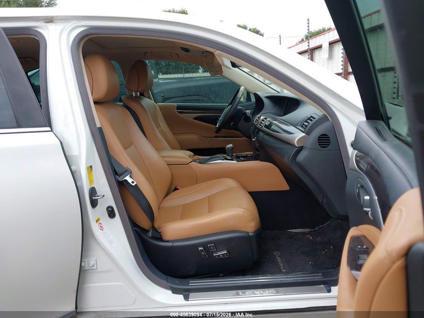 2014 Lexus Ls VIN JTHGL5EF2E5051864 IAAI salvage auction — REAR END, Original (Texas), sold $8,650 on 2026-09-08 (photo 5)