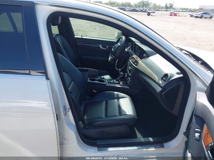 2012 Mercedes-benz C-klasse VIN WDDGF8BB2CR238013 IAAI salvage auction — NORMAL WEAR, Original (Texas), sold $1,175 on 2026-08-04 (photo 5)