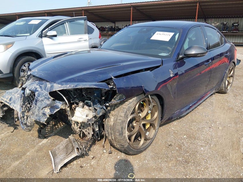 2018 Alfa romeo Giulia VIN ZARFAEAV1J7590268 IAAI salvage auction — FRONT END, Wait Title, sold $8,300 on 2026-08-09 (photo 2)
